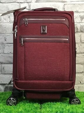 NWT Travel Pro  -   Platinum Elite  Carry-On Spinner. 21”